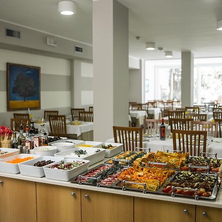 Hotel Giulietta Сенигалия Екстериор снимка