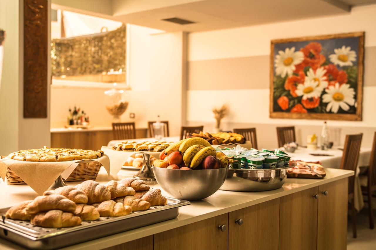 Hotel Giulietta Сенигалия Екстериор снимка