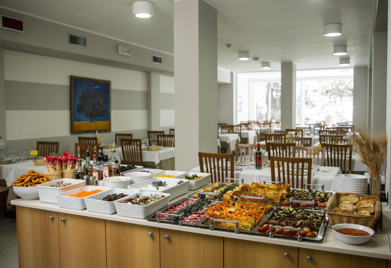 Hotel Giulietta Сенигалия Екстериор снимка